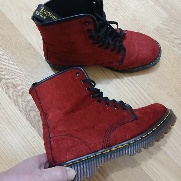 Dr. Martens 1460 Vintage Red Velvet Lace-Up Combat Boots 6 UK 8 USA for Women - Picture 8 of 12